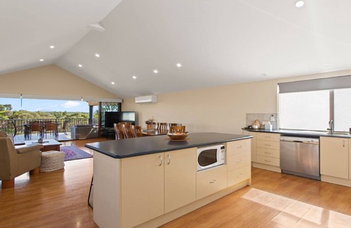 Lake Wangary House | The Curly Seahorse - Fantastic, affordable holiday home for large groups