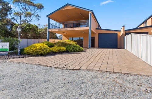Lake Wangary House | The Curly Seahorse - Fantastic, affordable holiday home for large groups