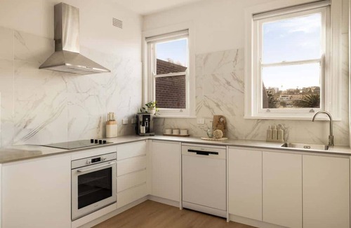 Bronte Apartment | The Drift | Beach Walks, Breakfast & Brunch