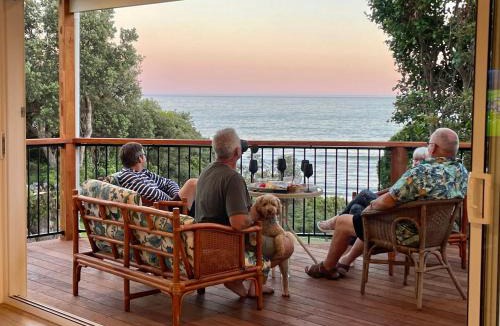 Lake Tyers Beach House | The Dunes *Beachfront* Lake Tyers Beach