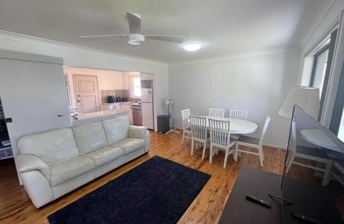 Long Jetty House | The Entrance & Shelly Beach Holiday House