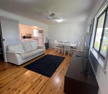 Long Jetty House | The Entrance & Shelly Beach Holiday House