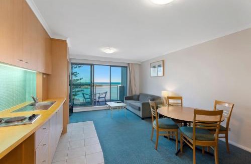 The Entrance Apartment | The Entrance Waterfont Apartment 303