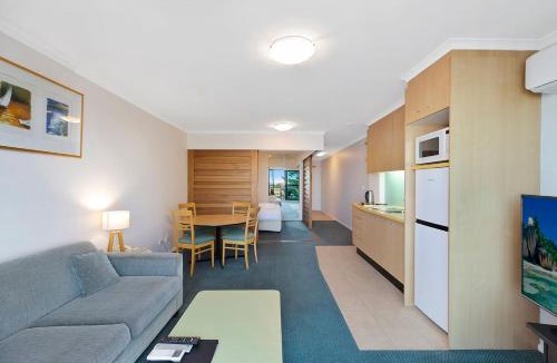 The Entrance Apartment | The Entrance Waterfont Apartment 303