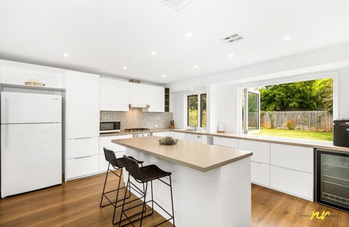 Indented Head House | The Esplanade Indented Heads- Beach front, Luxury, Sleeps 8, Spacious, Aircon, Heating,