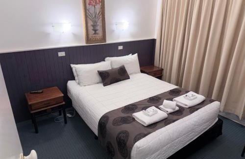 Lakes Entrance Hotel | The Esplanade Motel