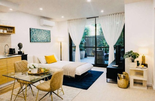 Caulfield North Apartment | The Executive Garden Residence