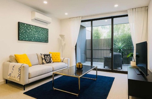 Caulfield North Apartment | The Executive Garden Residence