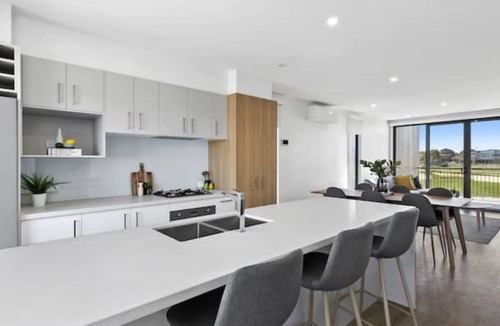 Torquay House | The Fairway Club 17 $ Bedroom Premium Townhouse