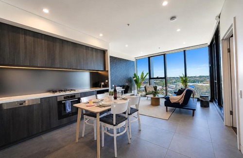 Lidcombe Apartment | The Fifth Avenue - Free Parking - Olympic Park