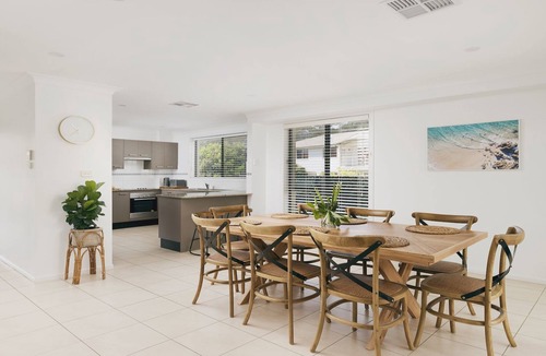 Nelson Bay House | The Fijian, 52 Lagoons Circuit - Duplex with air con, wi-fi, linen supplied andclose to town