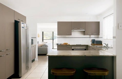 Nelson Bay House | The Fijian, 52 Lagoons Circuit - Duplex with air con, wi-fi, linen supplied andclose to town