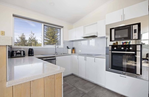 Frankston House | The Foreshore - 50m to Frankston Beach