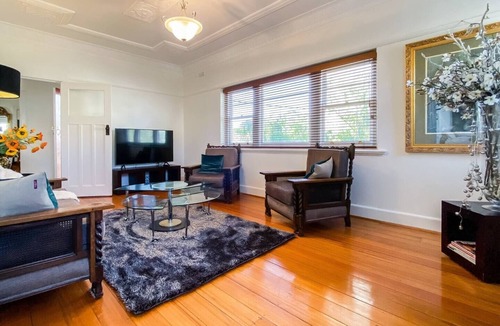 Albert Park Apartment | The Gables Stylish Victorian Beachfront Abode