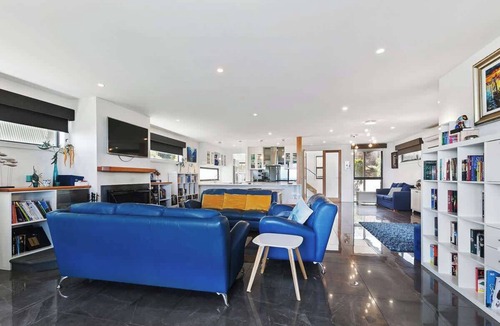 Skenes Creek House | The Gallery ~ Absolute Ocean Views ~Wifi