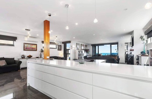 Skenes Creek House | The Gallery ~ Absolute Ocean Views ~Wifi