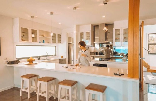 Skenes Creek House | The Gallery ~ Absolute Ocean Views ~Wifi