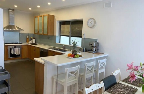 Seacliff Park House | The garden pool & spa house with ocean views. Sleeps up to 16 people in comfort.