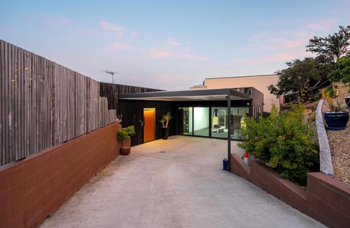 Sandy Bay Villa | The Glover Glasshouse - 3 Bedroom - Sweeping Views