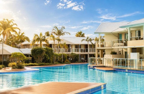 Salamander Bay Apartment | The Golden Palm - Luxury Renovated Resort 1 Bedroom Apartment