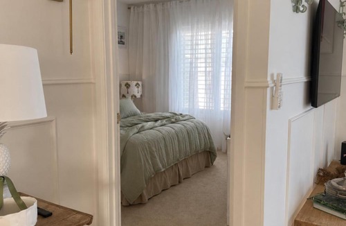 Salamander Bay Apartment | The Golden Palm - Luxury Renovated Resort 1 Bedroom Apartment