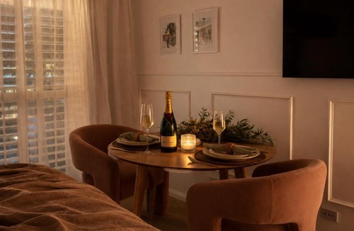 Salamander Bay Apartment | The Golden Palm - Luxury Renovated Resort Studio Apartment