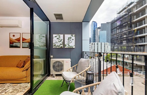 South Melbourne Apartment | The Green Nest - Free Parking & Balcony