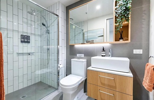 South Melbourne Apartment | The Green Nest - Free Parking & Balcony