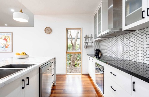 Barwon Heads House | The Greenhouse - Spa & Fire - Pet Friendly