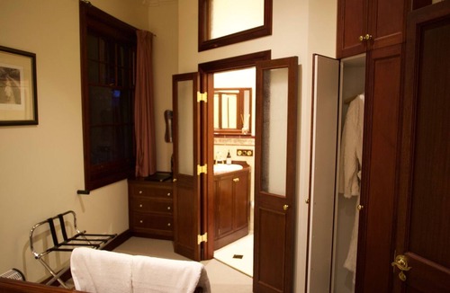 Leeton Bed & Breakfast | The Haven B&B Leeton History Made Cozy. Minutes walk to the Main Street!