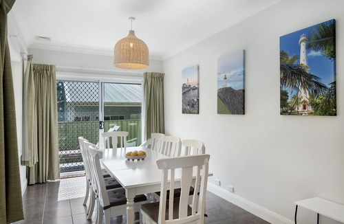 Vincentia House | The Haven: Spa, games room & pets, 1 min to beach