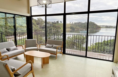 Kalimna House | The Hide Away | Scenic Waterfront Escape