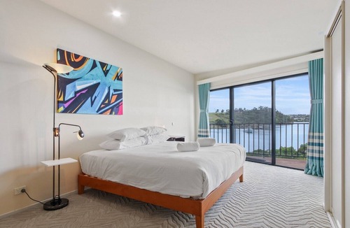 Kalimna House | The Hide Away | Scenic Waterfront Escape