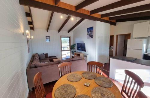 Jindabyne Apartment | The Hideout - Lake Views & Balcony w BBQ I Central Location I Wi-Fi I Smart TV - By HappyHosts