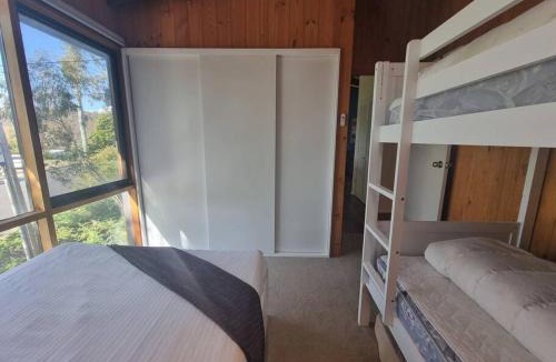 Jindabyne Apartment | The Hideout - Lake Views & Balcony w BBQ I Central Location I Wi-Fi I Smart TV - By HappyHosts