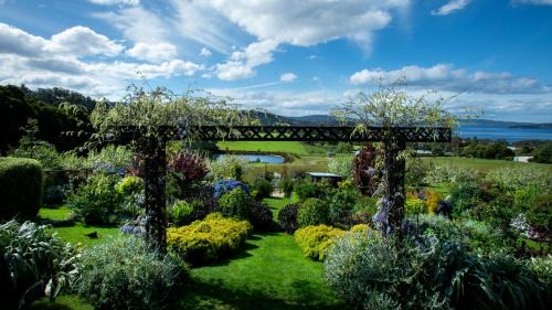Woodbridge House | The Hill House Panorama
