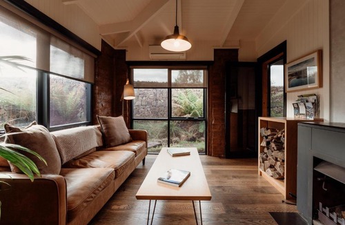 Surf Beach House | The House Poet's Corner Boutique Accomodation