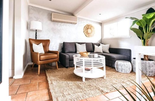 Orange East House | The Icely Cottage