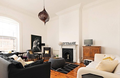 Port Fairy Apartment | The Ivy Bank - Central Apartment With Old World Charm