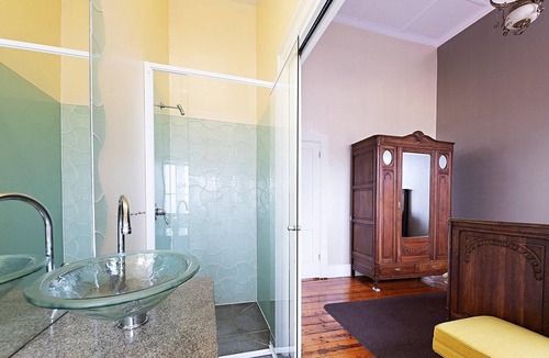 Port Fairy Apartment | The Ivy Bank - Central Apartment With Old World Charm