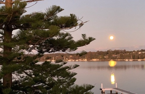 Bonnells Bay House | The Lake House Bonnells Bay