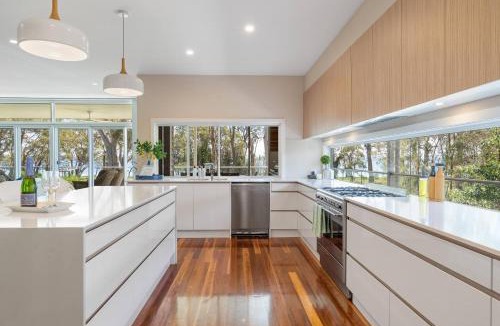 Murrays Beach House | The Lake House - Lakefront Oasis at Murrays Beach!
