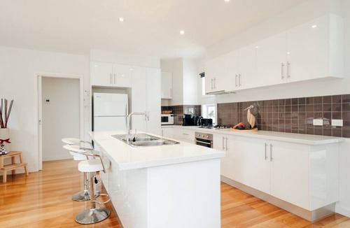 Ocean Grove House | The Lake House - Views over lake - walking track
