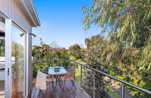 Ocean Grove House | The Lake House - Views over lake - walking track