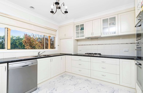 Lake Albert House | The Lakehaven - Serene Lakeside Entertainer