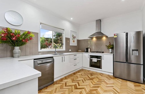 Apollo Bay House | The Landcastle ~Family Holiday Home~Corporate Wifi