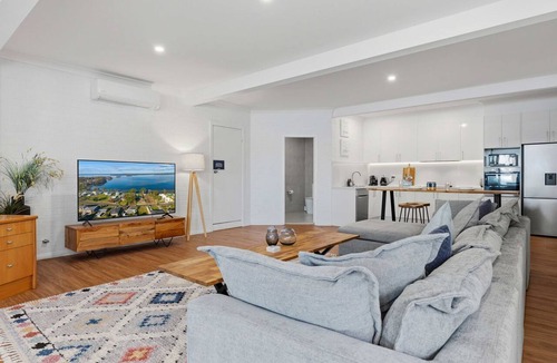 St. Georges Basin Apartment | The Landing Pad by Experience Jervis Bay