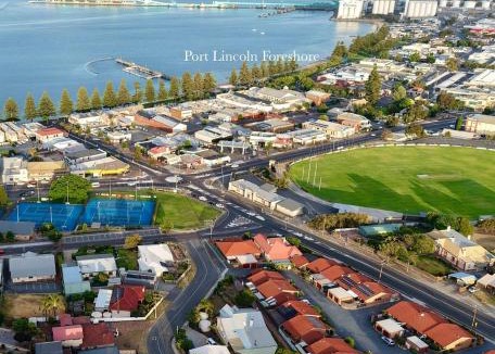 Port Lincoln House | The Laneway - 3BR, Pet Friendly, Walk to CBD