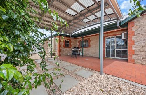 Port Lincoln House | The Laneway - 3BR, Pet Friendly, Walk to CBD