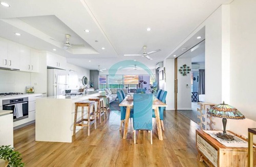 Darwin City Centre Condo | The LAVA LOUNGE: PANORAMIC Rooftop Holiday Retreat